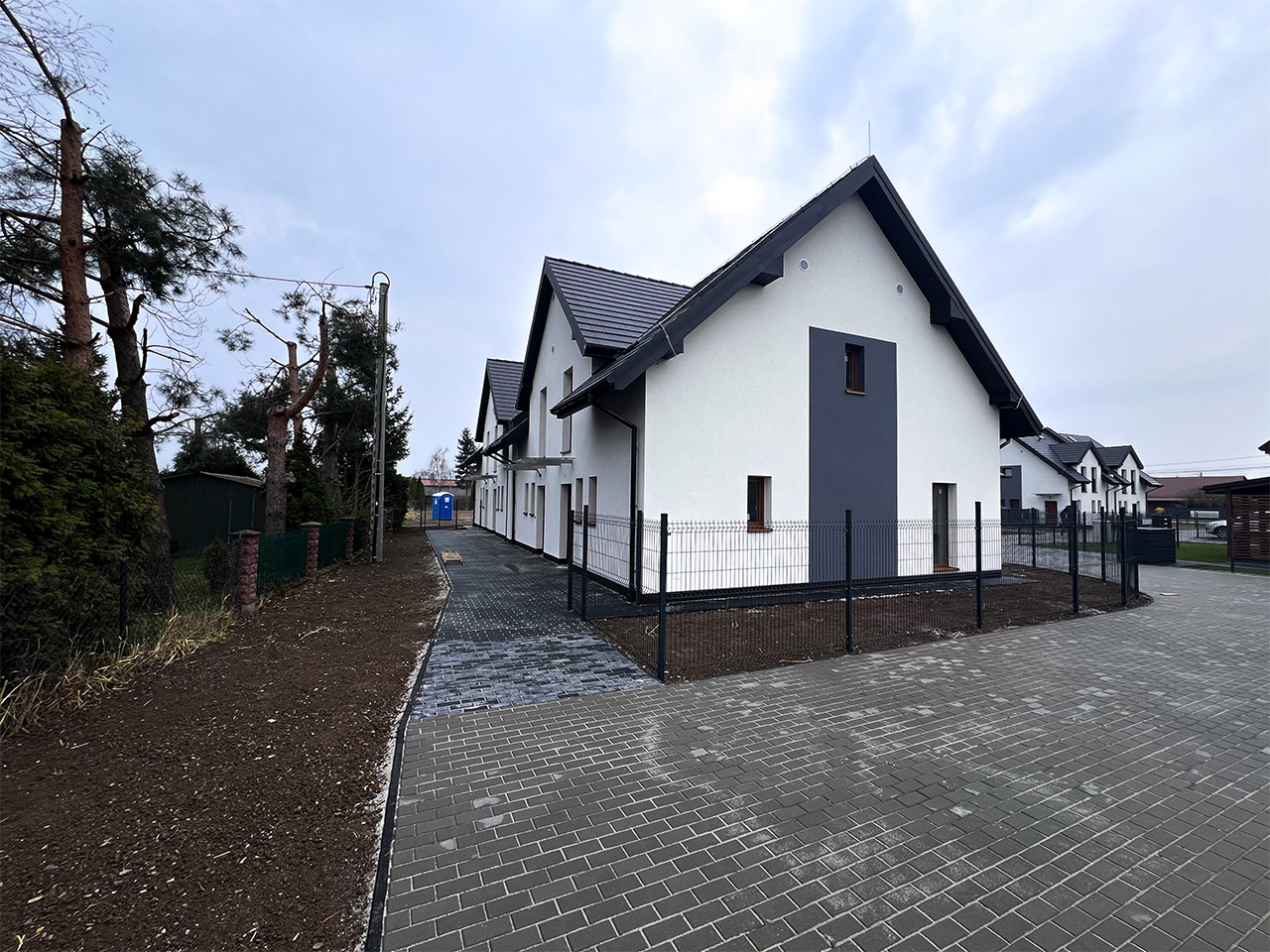 Galeria osiedla Wola Batorska 521 — zdjęcie 17 z 25: domy i otoczenie inwestycji w Woli Batorskiej