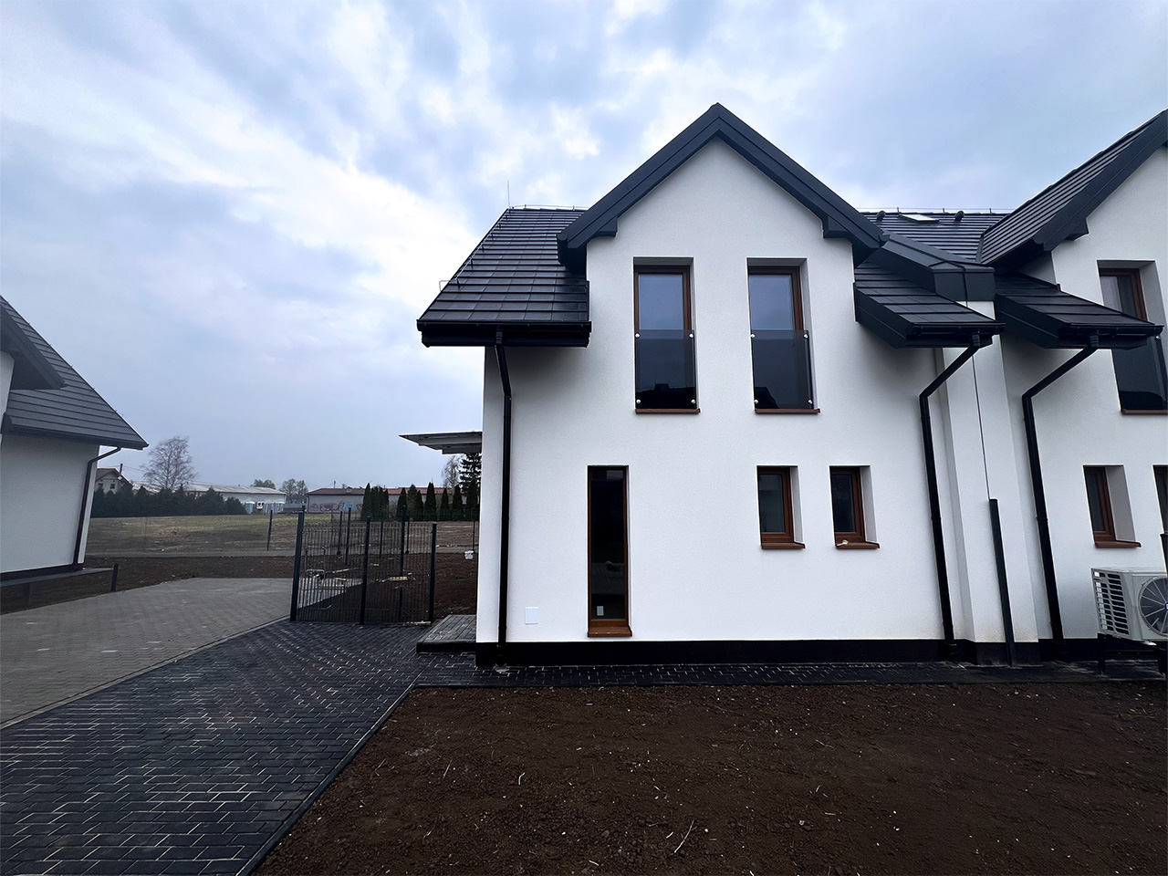 Galeria osiedla Wola Batorska 521 — zdjęcie 23 z 25: domy i otoczenie inwestycji w Woli Batorskiej