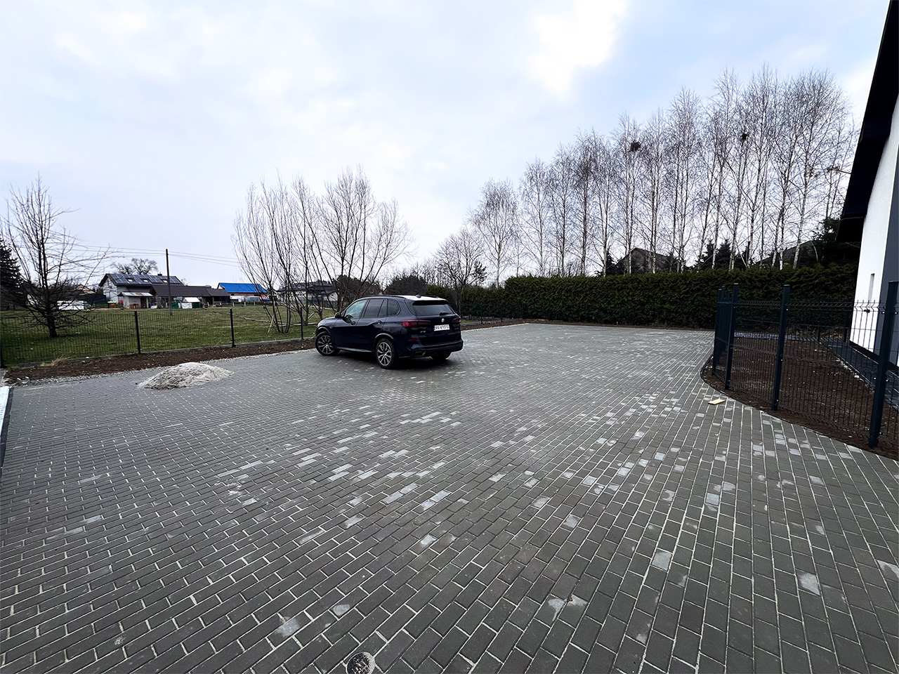 Galeria osiedla Wola Batorska 521 — zdjęcie 7 z 25: domy i otoczenie inwestycji w Woli Batorskiej